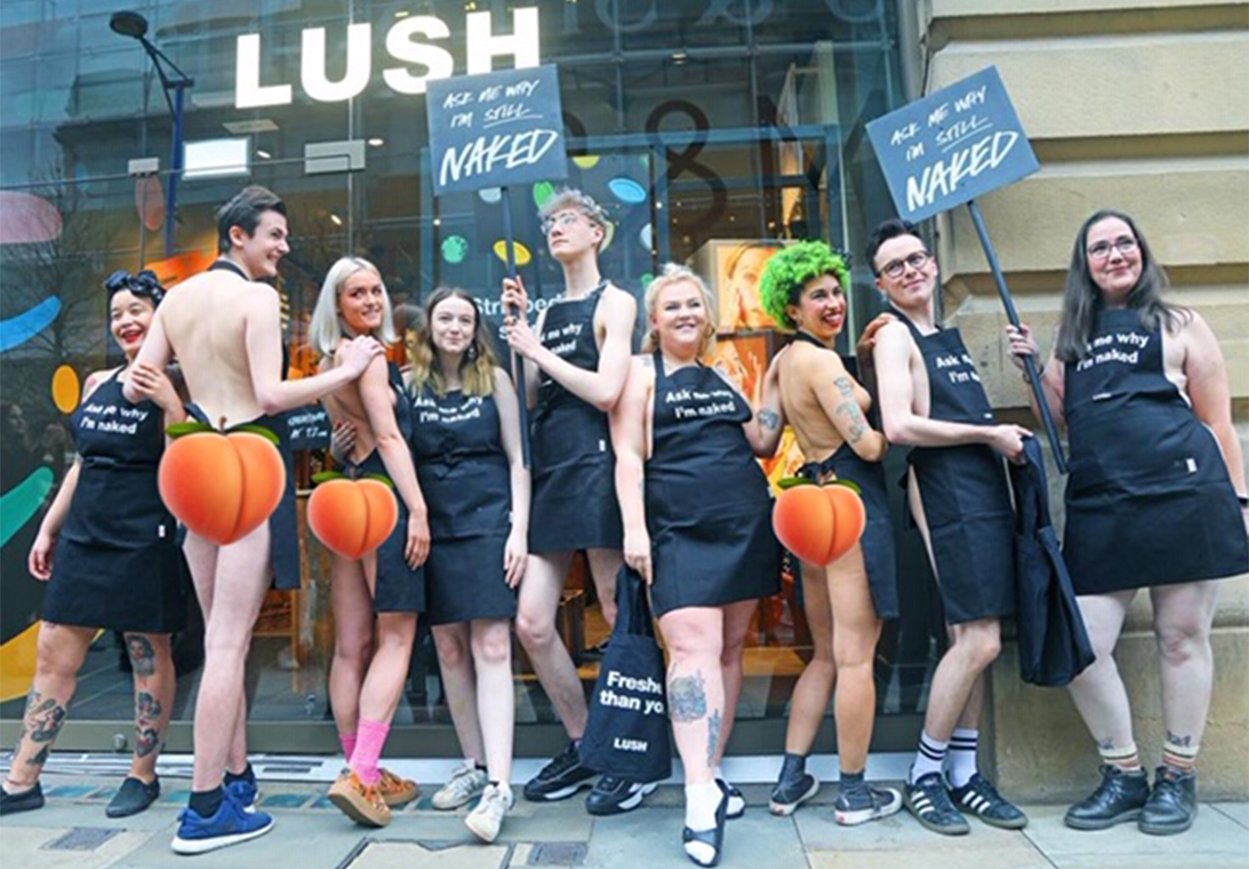 UK Lush Staff Goes Naked For New Package-Free Stores